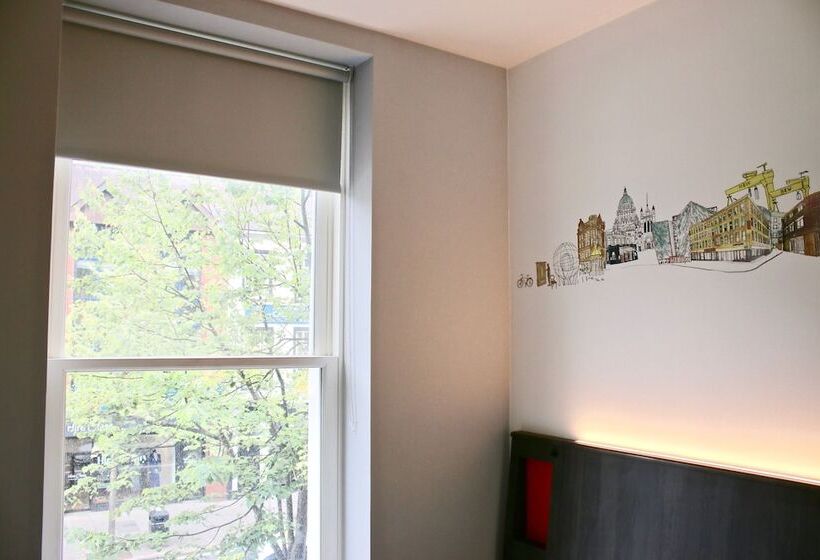 Номер Superior, Easyhotel Belfast