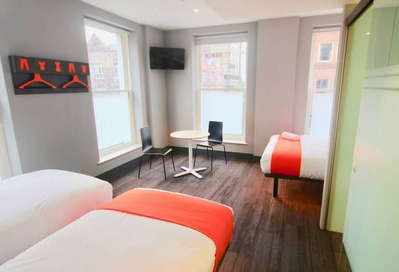 Семейный Номер, Easyhotel Belfast