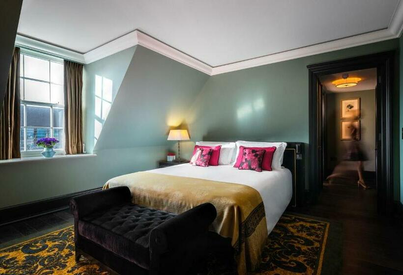 Deluxe Room King Size Bed, L Oscar London