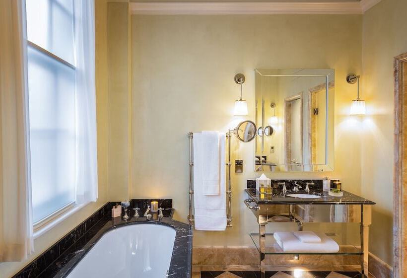 Junior Suite, L Oscar London