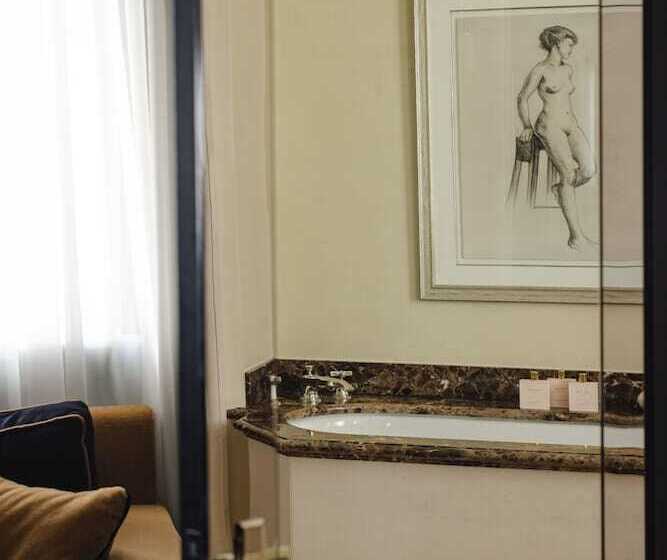 Suite, L Oscar London
