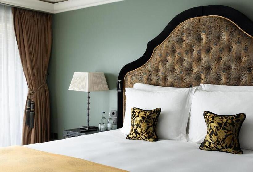 Deluxe Room King Size Bed, L Oscar London