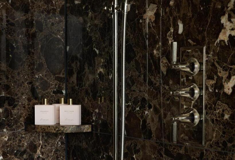 Suite, L Oscar London