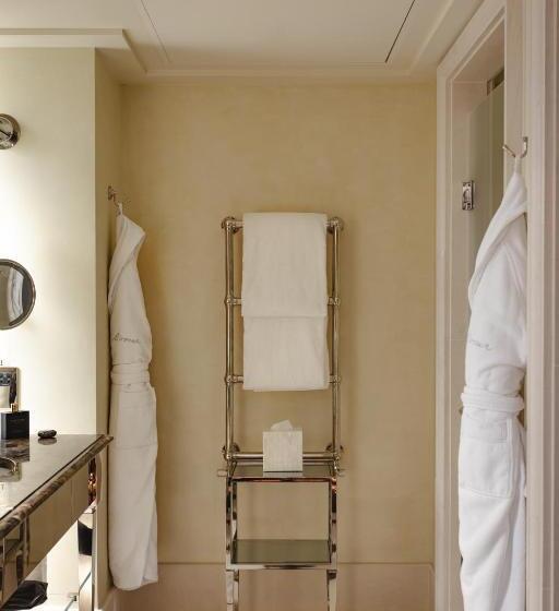 Duplex Suite, L Oscar London