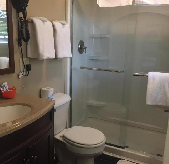 Superior Triple Room, Phillips Historic Motel & Cottages