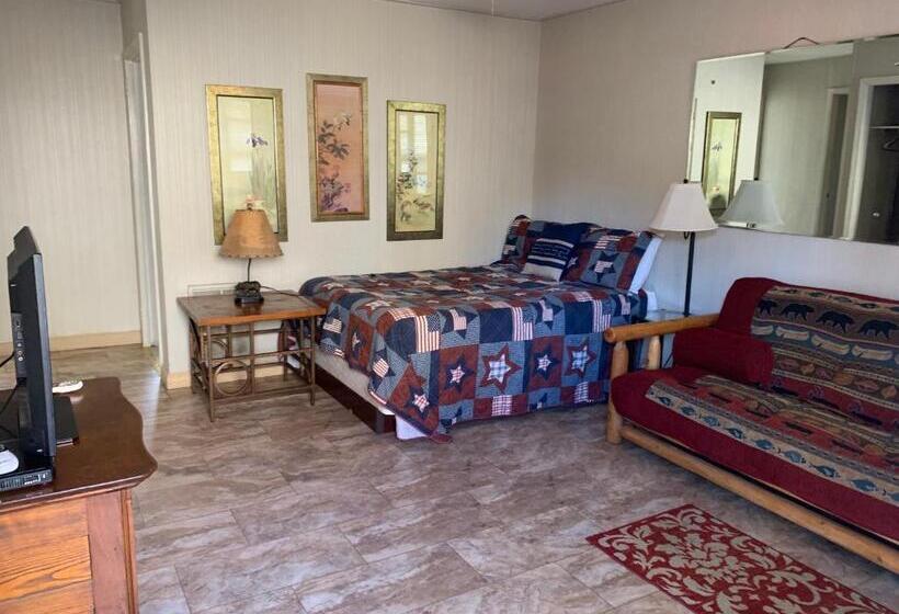 2 Bedroom Apartment, Phillips Historic Motel & Cottages