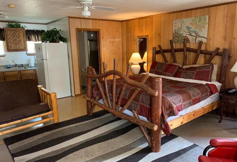 Standard Studio King Bed, Phillips Historic Motel & Cottages