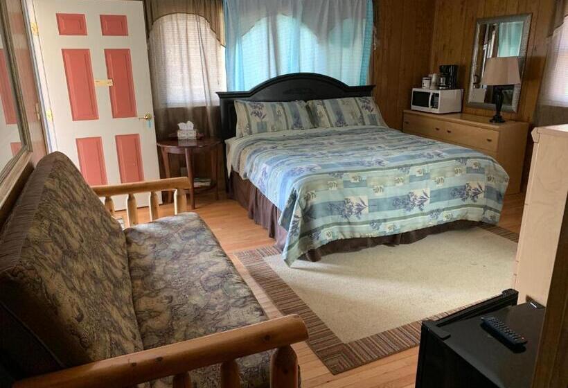 Standard Room King Size Bed, Phillips Historic Motel & Cottages