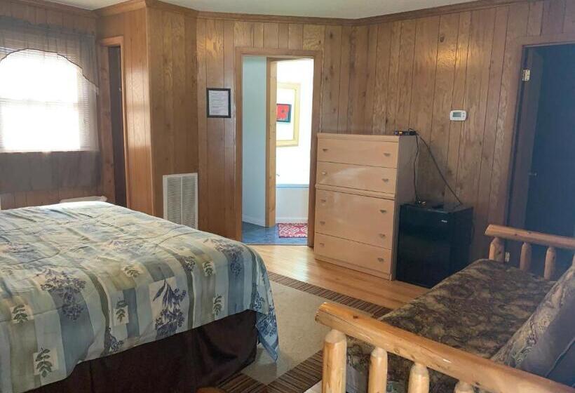 Standard Room King Size Bed, Phillips Historic Motel & Cottages