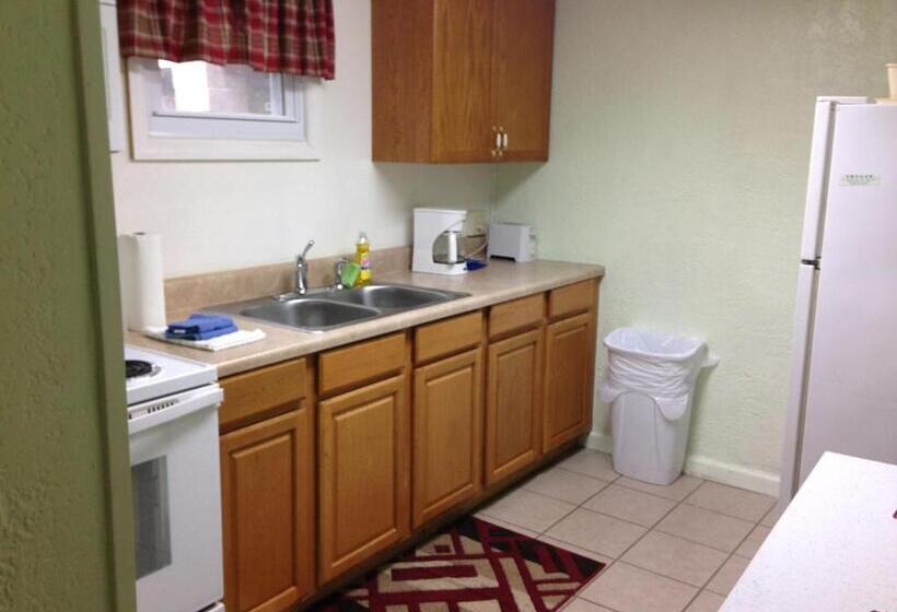 1 Bedroom Apartment, Phillips Historic Motel & Cottages