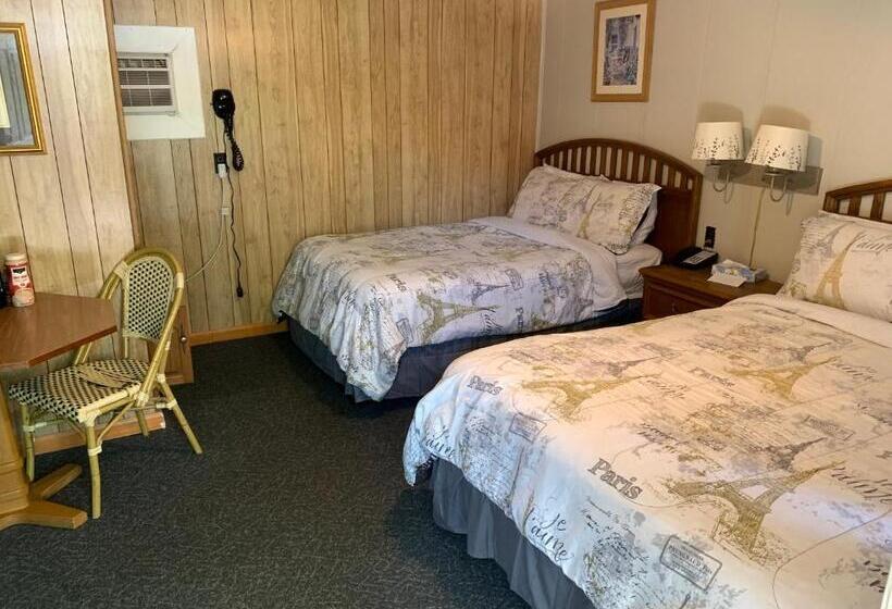 Family Room, Phillips Historic Motel & Cottages