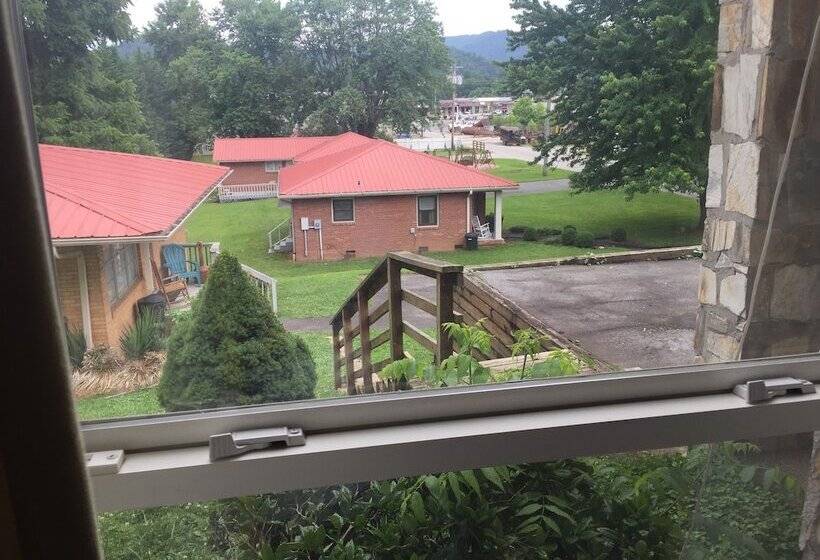 1 Bedroom Apartment, Phillips Historic Motel & Cottages