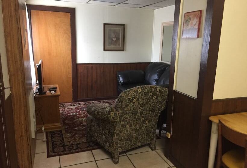 1 Bedroom Apartment, Phillips Historic Motel & Cottages