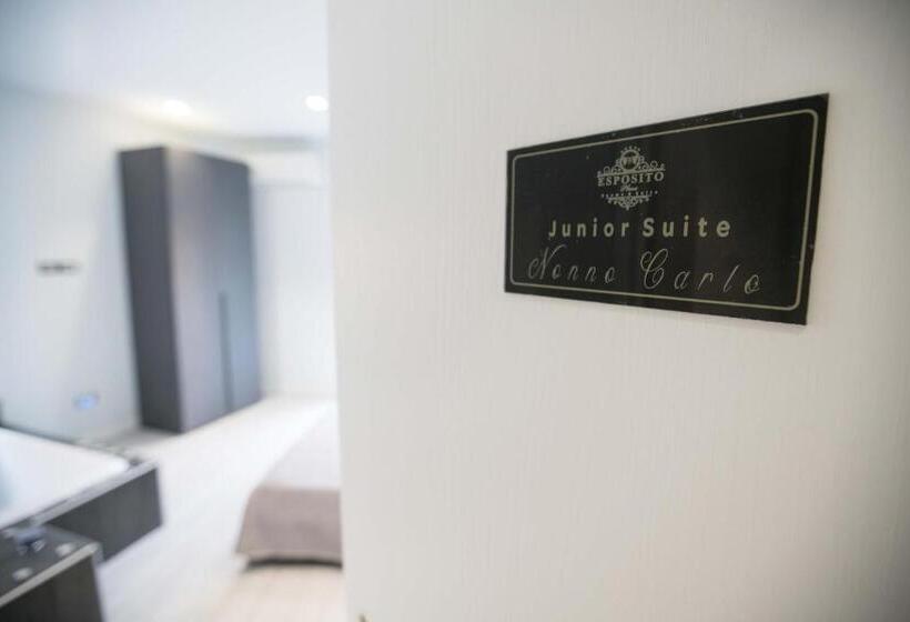 سوئیت جونیور با استخر, Esposito Plaza S & Suite