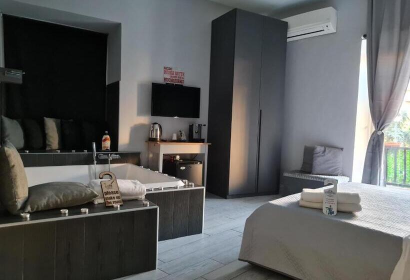 سوئیت جونیور با استخر, Esposito Plaza S & Suite