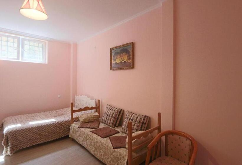 اتاق استاندارد سه نفره, Garnim Guest House