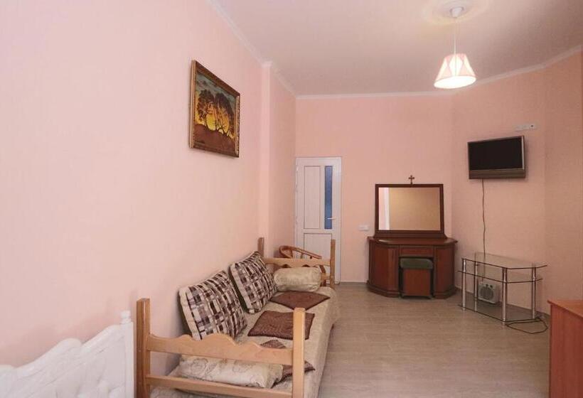 اتاق استاندارد سه نفره, Garnim Guest House
