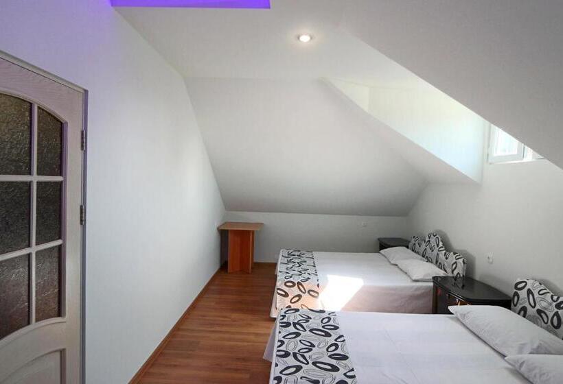 اتاق لوکس خانوادگی, Garnim Guest House