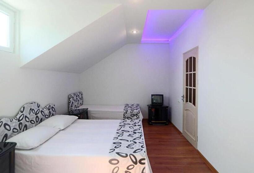 اتاق لوکس خانوادگی, Garnim Guest House