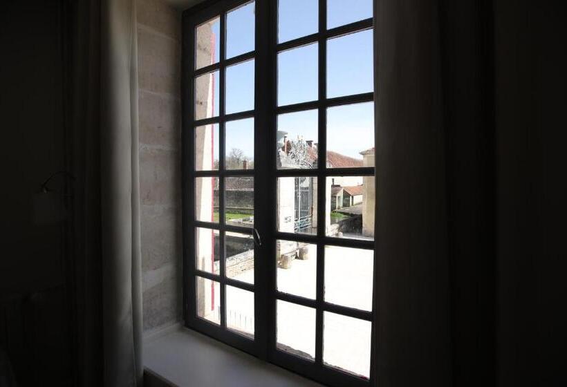 Quarto Familiar, La Basse Cour