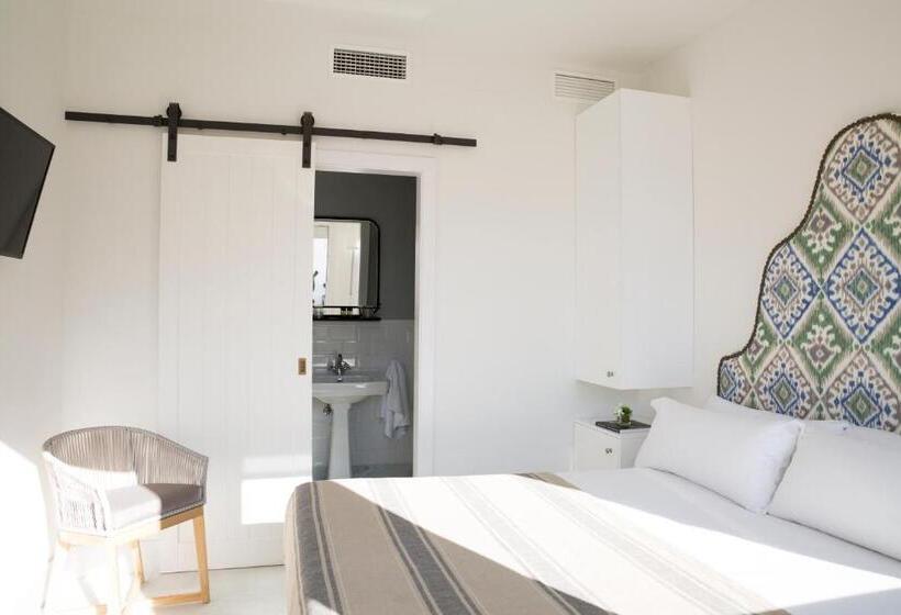 اتاق اکونومی, Nüa Santiago15