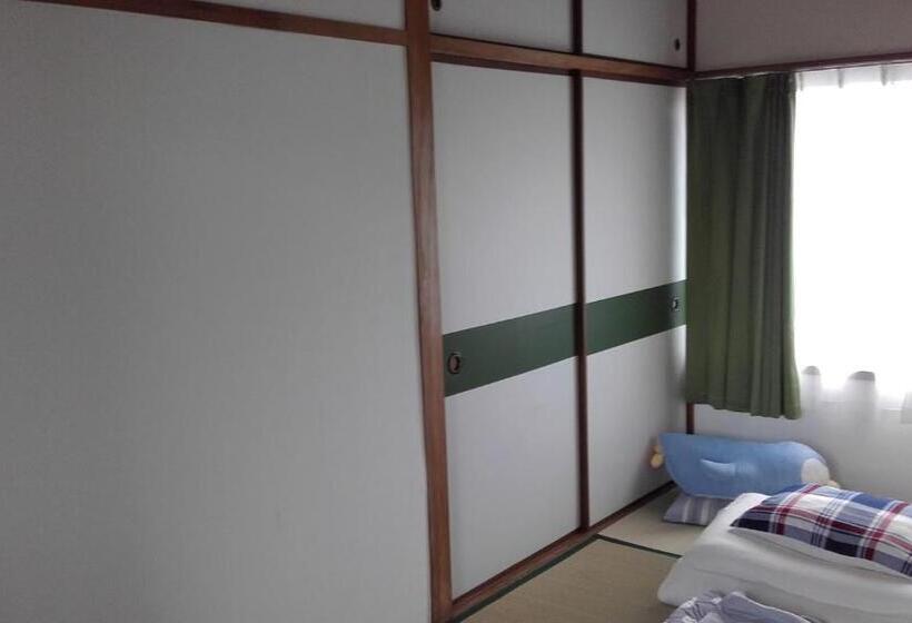 이코노미 트리플 룸, Kaeru Guest House