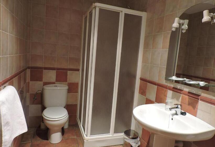 Номер Стандарт Трехместный, Hostal Villa De Navarrete