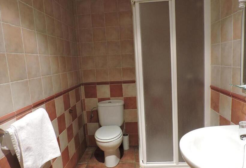 Четырехместный Номер Стандарт, Hostal Villa De Navarrete
