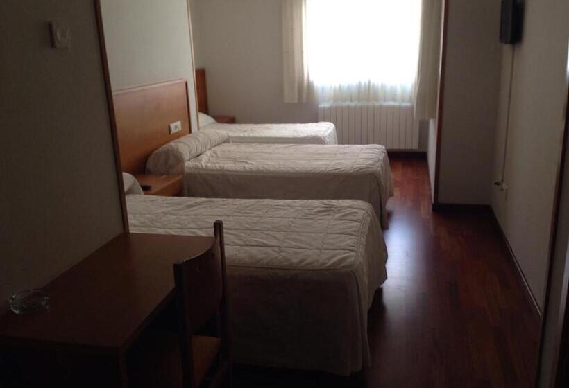 スタンダードトリプルルーム, Hostal El Poligono