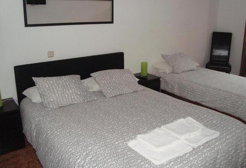اتاق استاندارد سه نفره, Pension Aristizabal