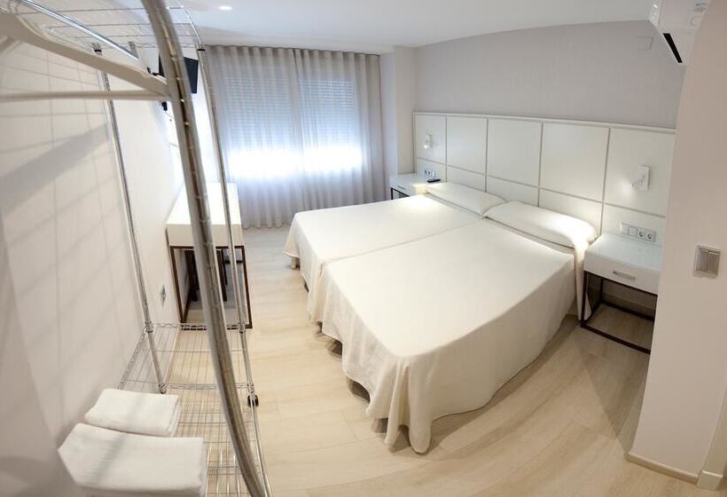 Номер Комфорт, Hostal Loimar