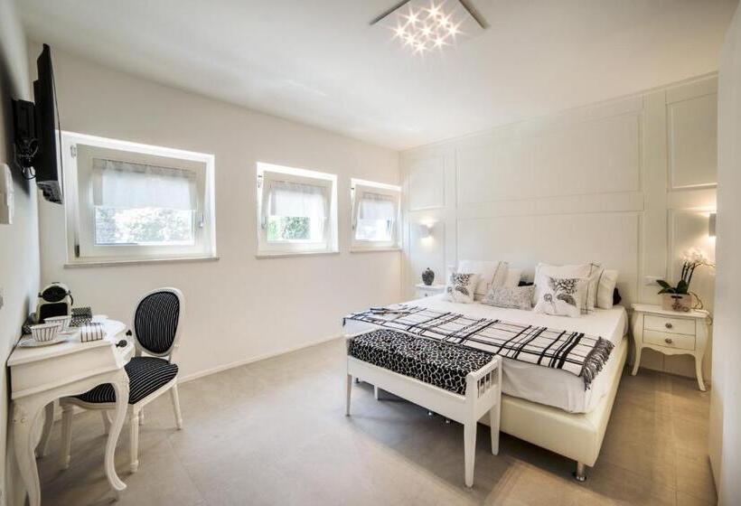 Номер Стандарт Вид на Город, Riviera Carducci Rooms