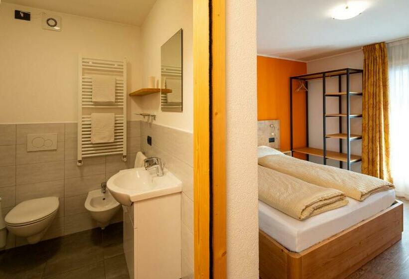 バルコニー付きスタンダードルーム, Engadina B&b