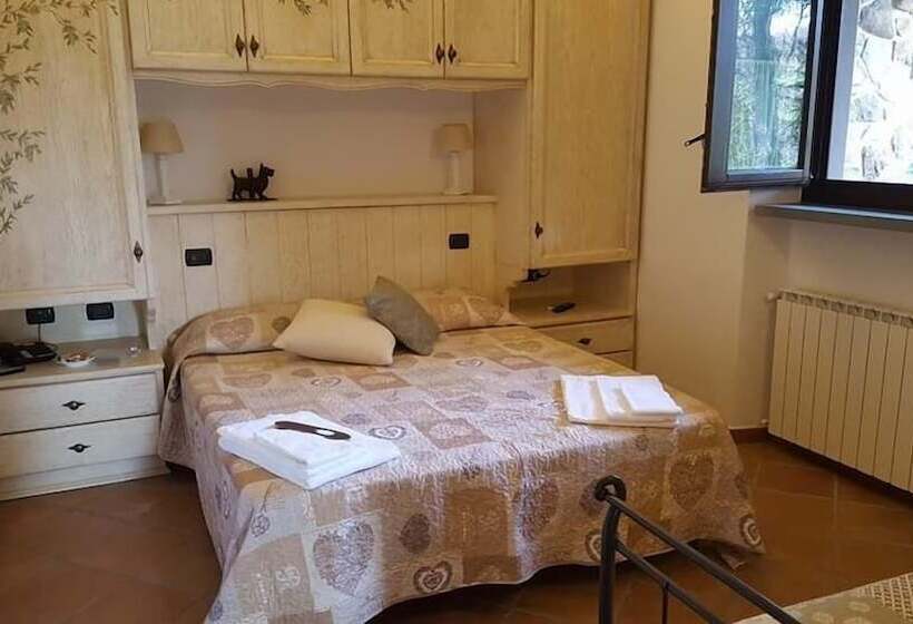 اتاق استاندارد سه تخته با چشم‌انداز باغ, B&b Podere Montese