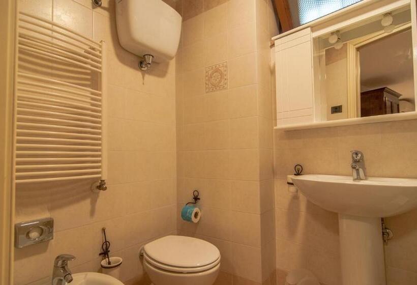 اتاق استاندارد با بالکن, Umbrian Concierge   Alla Rocca