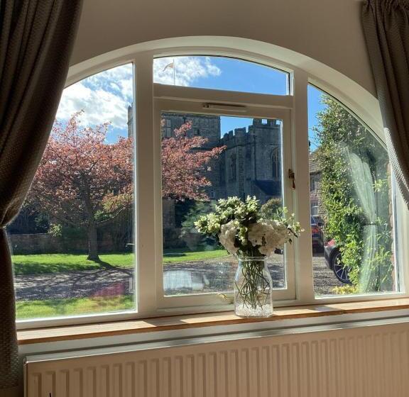 Люкс Deluxe Кровать Кинг, The Garden Suites At Snape Castle Mews