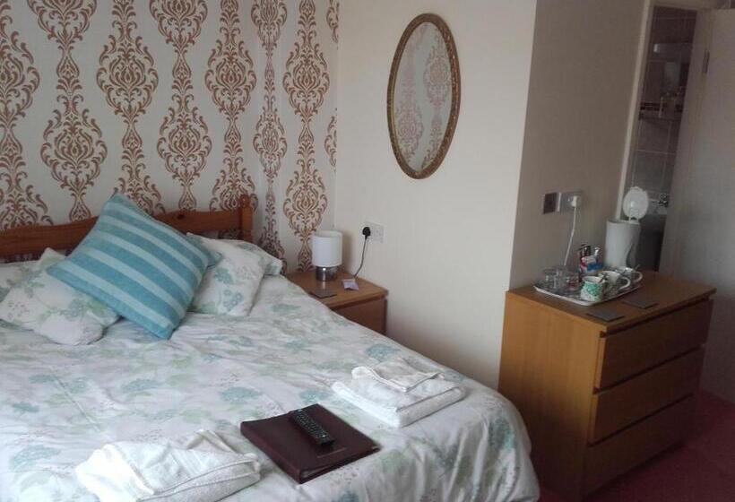 Семейный Номер, Clumber House