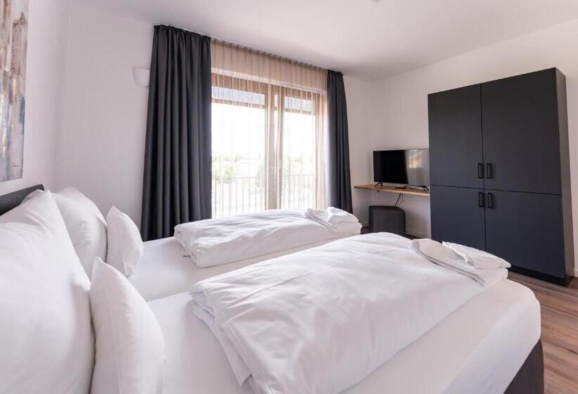 Апартаменты 3 Спальни, Living Neuburg