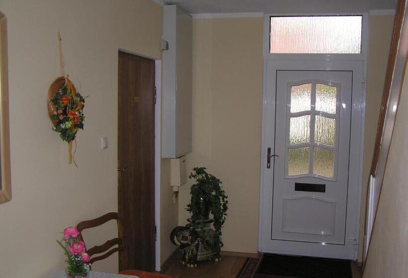 스탠다드 트리플 룸, Guest House Mückenheim