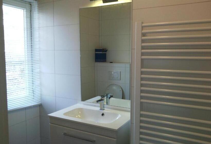 Quarto Estandar, Pension Timeout