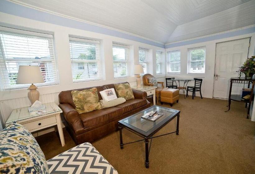 آپارتمان 1 خوابه با تراس, Georgianne Inn & Suites Check In 212 Butler Ave