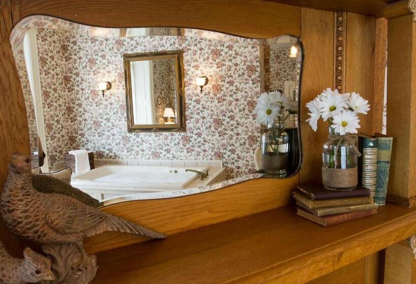 Люкс Deluxe Кровать Кинг, The Foxglove Inn