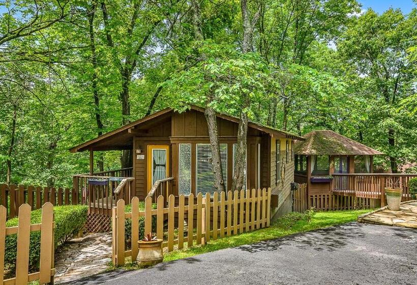 Хижина, The Woods Cabins