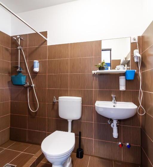 Quarto Triplo Deluxe, Airport Károly Centrál