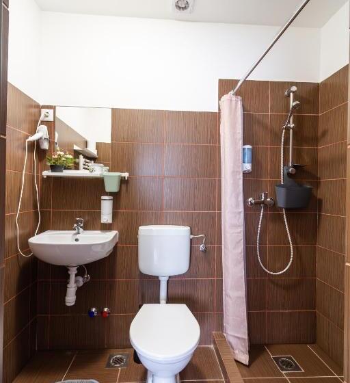 Quarto Triplo Deluxe, Airport Károly Centrál