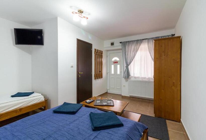 Quarto Triplo Comfort, Airport Károly Centrál