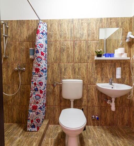 Quarto Triplo Deluxe, Airport Károly Centrál