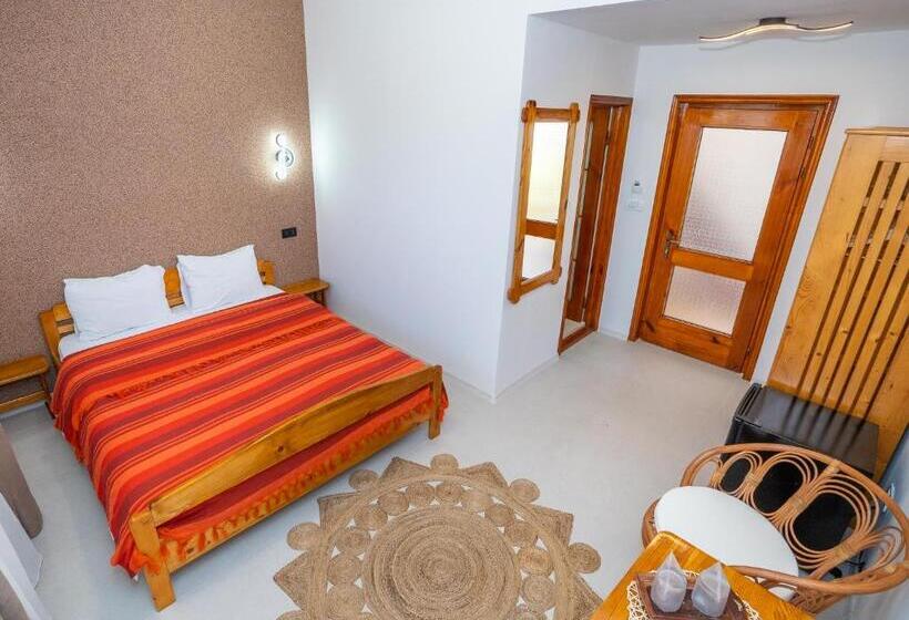 اتاق خانوادگی, Casa Nikita