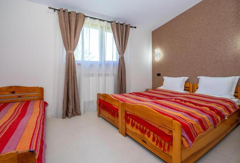 اتاق راحتی سه تخته, Casa Nikita