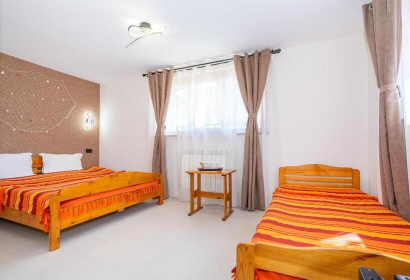 اتاق لوکس سه تخته, Casa Nikita